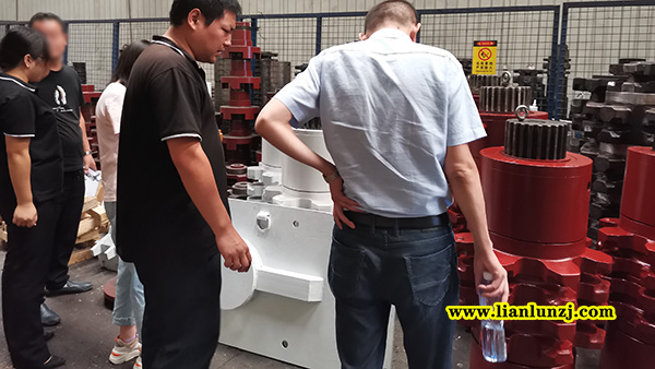 貴陽彭總開展刮板機配件業務，來我廠考察參觀！